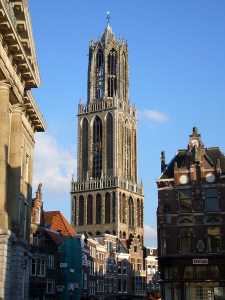Bestand:Domtorenvanafstadhuisplein.jpg